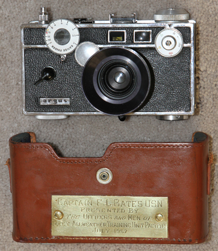 captain f.l. bates argus c3 vintage film camera
