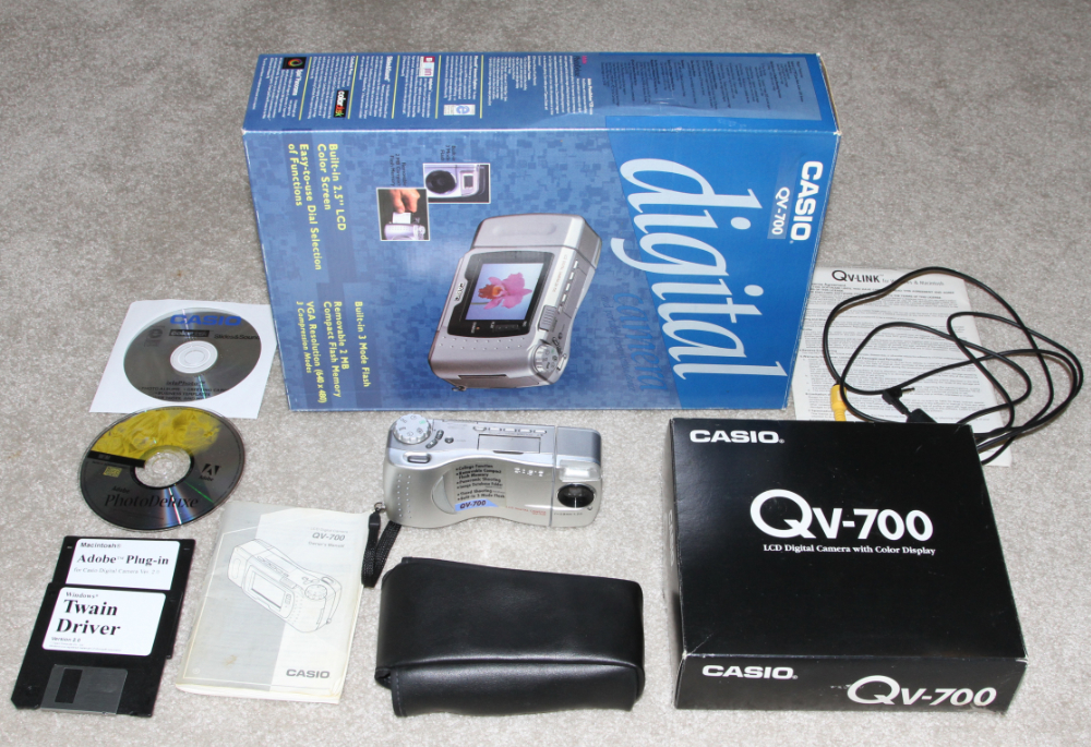 Casio QV-700 digital camera kit
