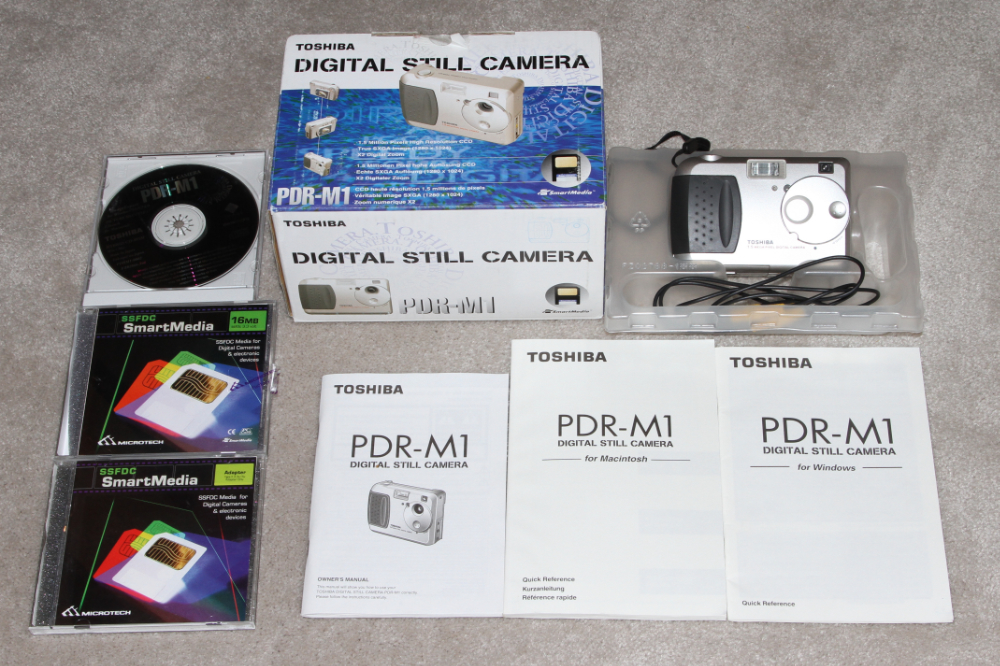 Toshiba PDR-M1 digital camera kit